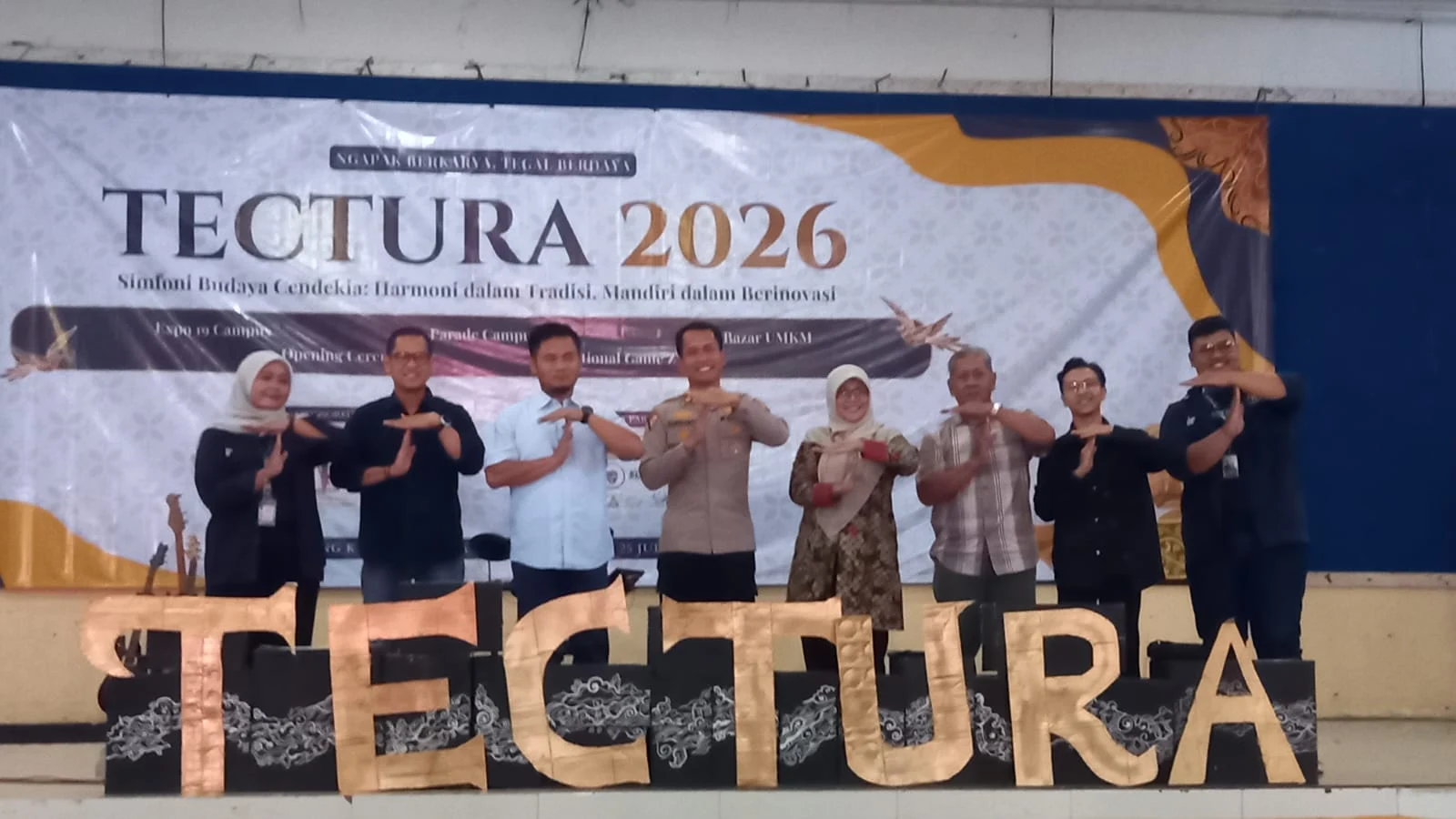 Pengurus TLC dan tetamu pada pembukaan TECTURA 2026 di Gedung Korpri Slawi.